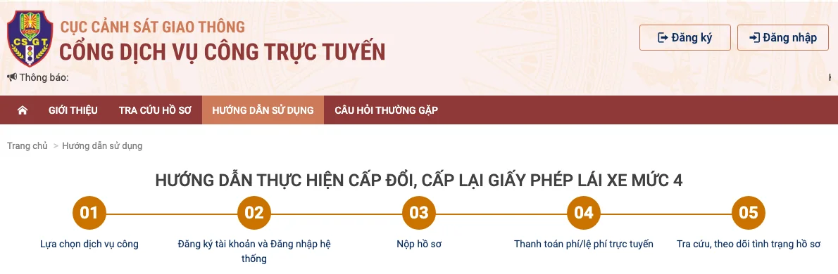 Ảnh chụp trang Hướng dẫn sử dụng của Cổng dịch vụ công trực tuyến Cục Cảnh sát giao thông: 5 bước cấp đổi, cấp lại giấy phép lái xe gồm lựa chọn dịch vụ công, đăng ký tài khoản và đăng nhập, nộp hồ sơ, thanh toán phí, lệ phí trực tuyến, tra cứu theo dõi tình trạng hồ sơ